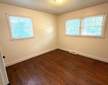 4410 Brooktree Drive - Photo Thumbnail 14