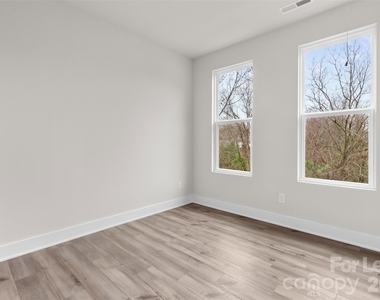 1011 Kokomo Lane - Photo Thumbnail 12