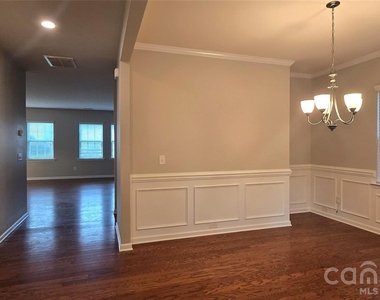 10427 Paisley Abbey Lane - Photo Thumbnail 6