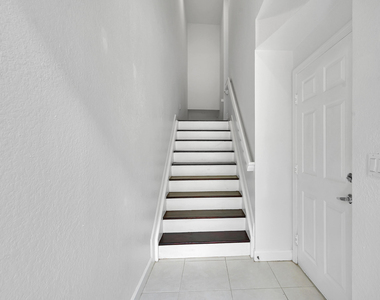 453 Ne 1st Street - Photo Thumbnail 2