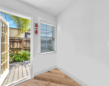 805 Ne 17th Avenue - Photo Thumbnail 16