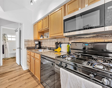 805 Ne 17th Avenue - Photo Thumbnail 13