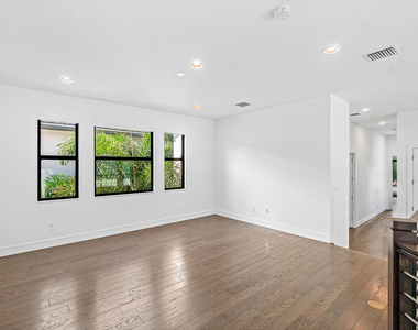9006 Dulcetto Court - Photo Thumbnail 33