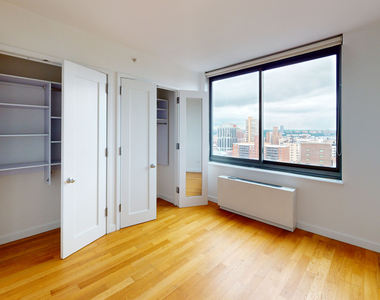 808 Columbus Ave - Photo Thumbnail 3