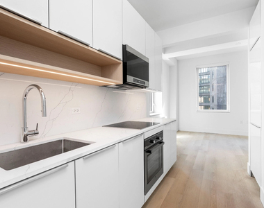 180 Pearl Street - Photo Thumbnail 1