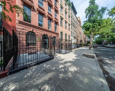 47 St Marks Place - Photo Thumbnail 9