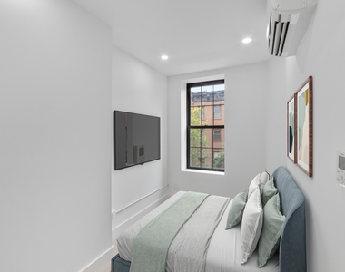 47 St Marks Place - Photo Thumbnail 3