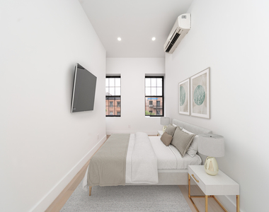 47 St Marks Place - Photo Thumbnail 2