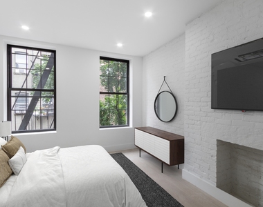 47 St Marks Place - Photo Thumbnail 1