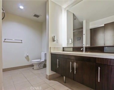 1100 S Hope - Photo Thumbnail 8