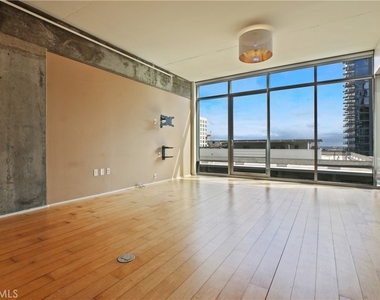 1100 S Hope - Photo Thumbnail 4