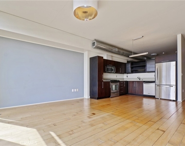1100 S Hope - Photo Thumbnail 3