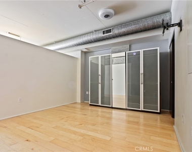 1100 S Hope - Photo Thumbnail 7