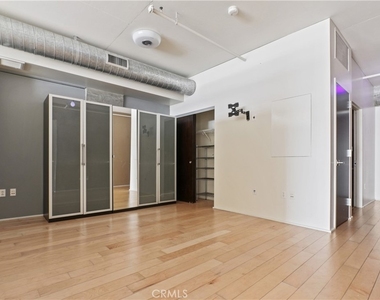 1100 S Hope - Photo Thumbnail 6