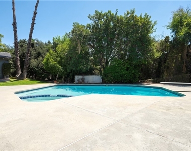436 Stanford - Photo Thumbnail 4
