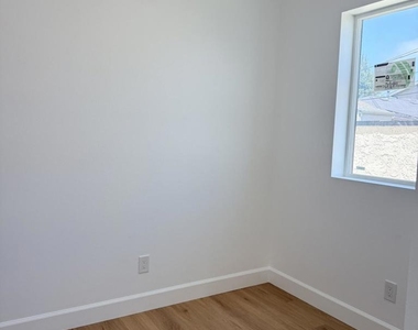 324 N J Street - Photo Thumbnail 9
