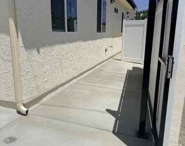 324 N J Street - Photo Thumbnail 17