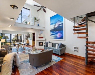 833 Ocean Avenue - Photo Thumbnail 2