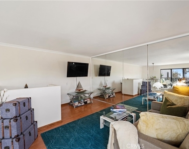 833 Ocean Avenue - Photo Thumbnail 8