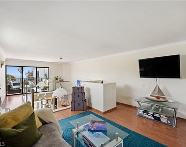 833 Ocean Avenue - Photo Thumbnail 7
