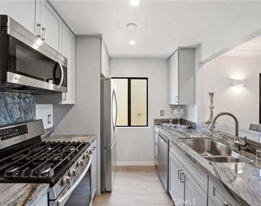 833 Ocean Avenue - Photo Thumbnail 6