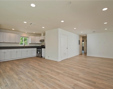 12516 San Fernando - Photo Thumbnail 4