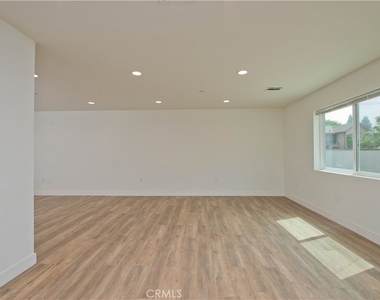 12516 San Fernando - Photo Thumbnail 3