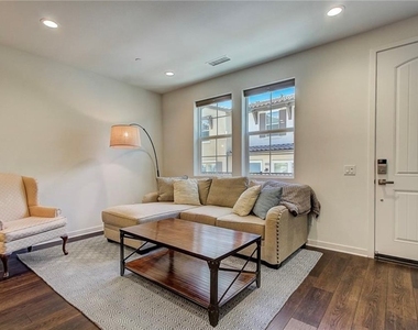 28678 Jardineras Drive - Photo Thumbnail 4