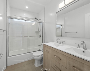 6642 Vineland Avenue - Photo Thumbnail 6