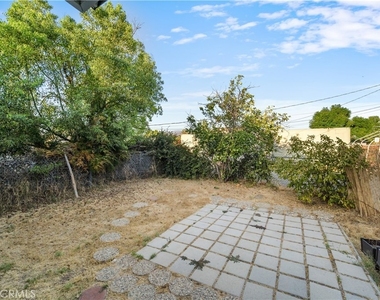 6642 Vineland Avenue - Photo Thumbnail 17
