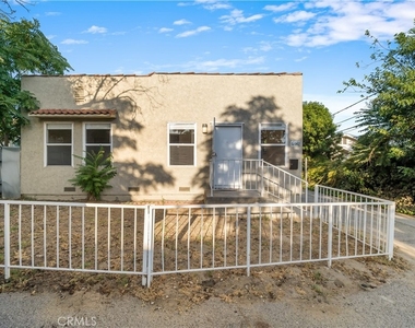 6642 Vineland Avenue - Photo Thumbnail 22