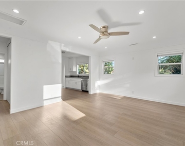 6642 Vineland Avenue - Photo Thumbnail 3