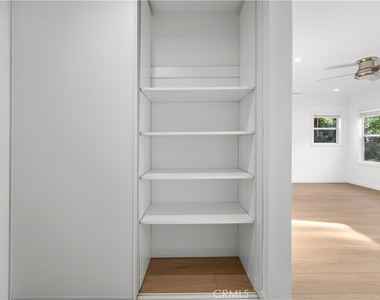 6642 Vineland Avenue - Photo Thumbnail 13