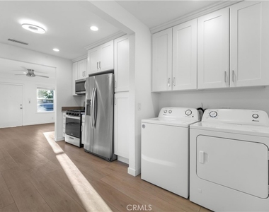 6642 Vineland Avenue - Photo Thumbnail 15