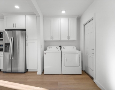 6642 Vineland Avenue - Photo Thumbnail 14