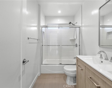 6642 Vineland Avenue - Photo Thumbnail 7
