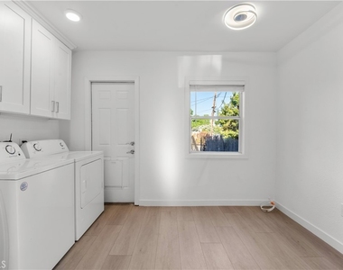 6642 Vineland Avenue - Photo Thumbnail 16