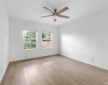 6642 Vineland Avenue - Photo Thumbnail 9