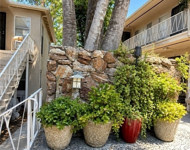 3930 Kentucky Drive - Photo Thumbnail 8