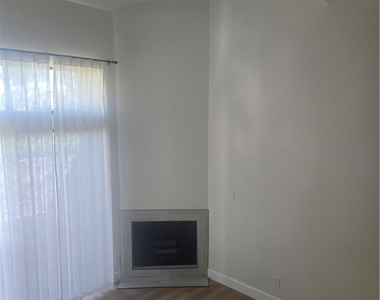 15137 Magnolia Boulevard - Photo Thumbnail 7