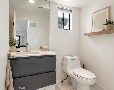 5226 Medina Road - Photo Thumbnail 9