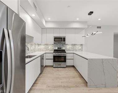 5820 La Mirada Avenue - Photo Thumbnail 6