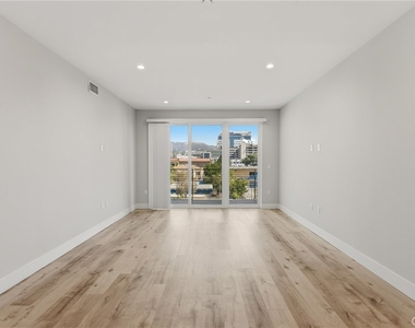 5820 La Mirada Avenue - Photo Thumbnail 12