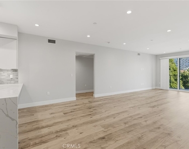5820 La Mirada Avenue - Photo Thumbnail 11