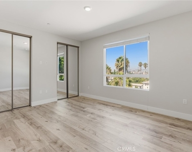 5820 La Mirada Avenue - Photo Thumbnail 16