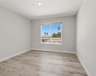 5820 La Mirada Avenue - Photo Thumbnail 20