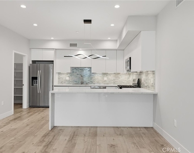 5820 La Mirada Avenue - Photo Thumbnail 2
