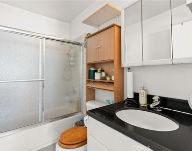 18350 Hatteras Street - Photo Thumbnail 12