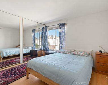 18350 Hatteras Street - Photo Thumbnail 10