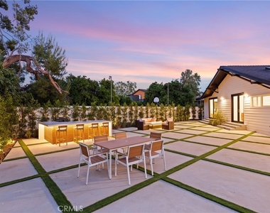 6016 N Woodlake Avenue - Photo Thumbnail 23